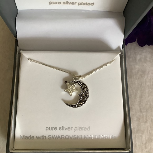 NEW Moon & Star Necklace - Picture 6 of 8